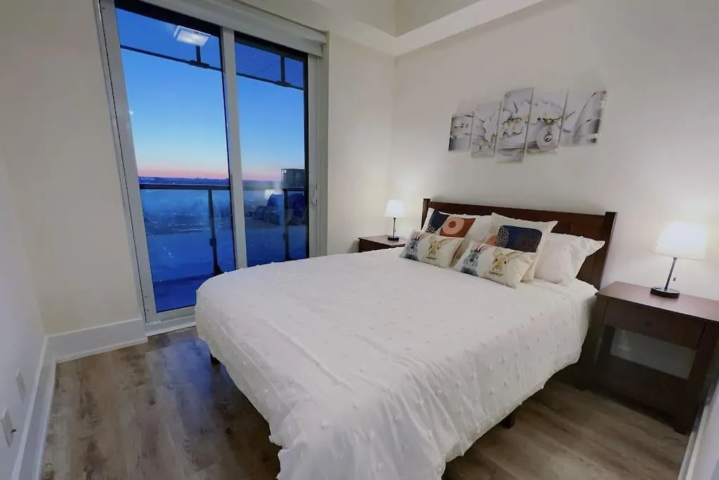 Apartment Dt Lake View Cn Tower Mtcc 3 Bdr 2Bath Parking Toronto