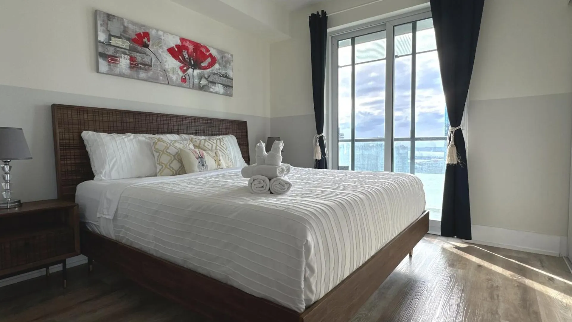 Apartment Dt Lake View Cn Tower Mtcc 3 Bdr 2Bath Parking Toronto Canada