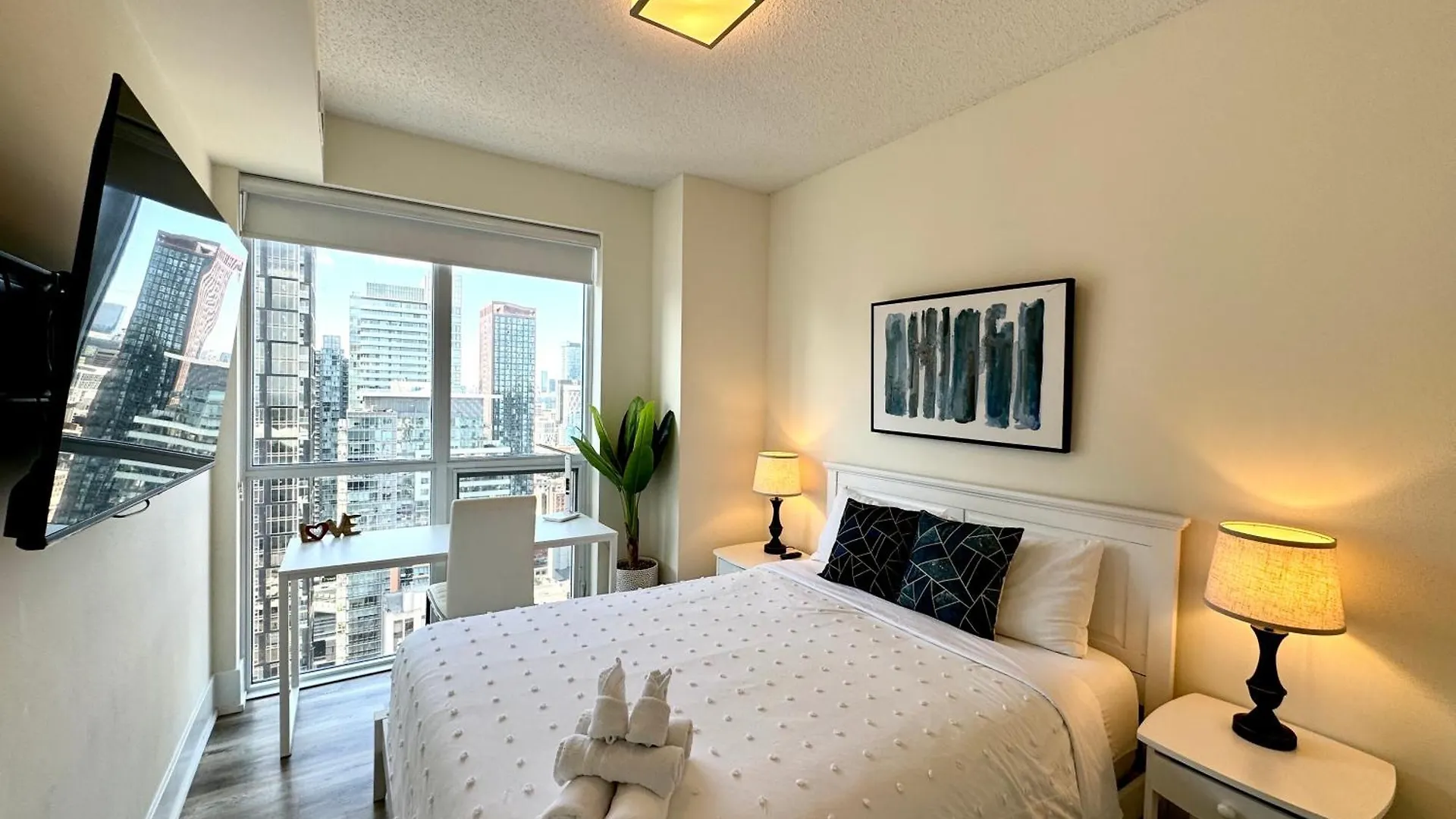 Apartment Dt Lake View Cn Tower Mtcc 3 Bdr 2Bath Parking Toronto
